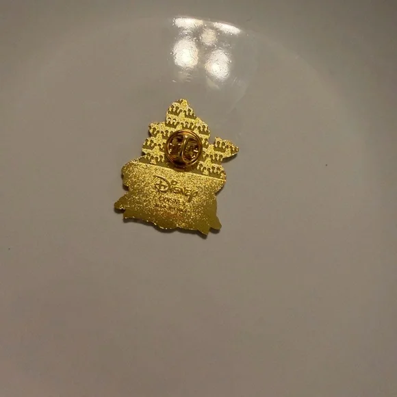 Disney Princess Mystery Pin Set Little Mermaid’s Ariel & Ursula - Picture 3 of 5